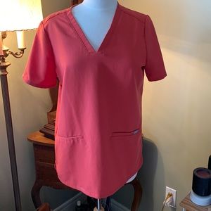 Figs coral scrub top. No pockets.